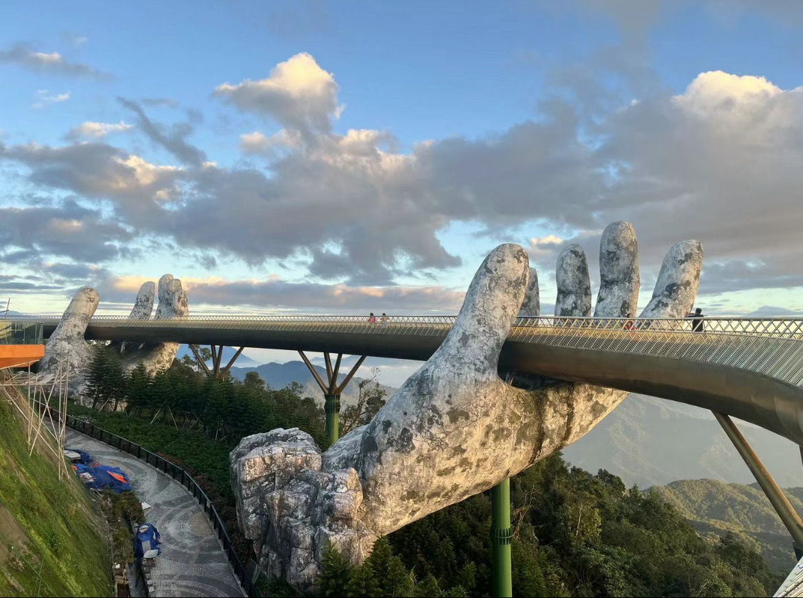 長榮航空神氣活峴~峴港巴拿山黃金佛手~會安古鎮~超值五日| DAD05T0002 | 年代國際旅行社